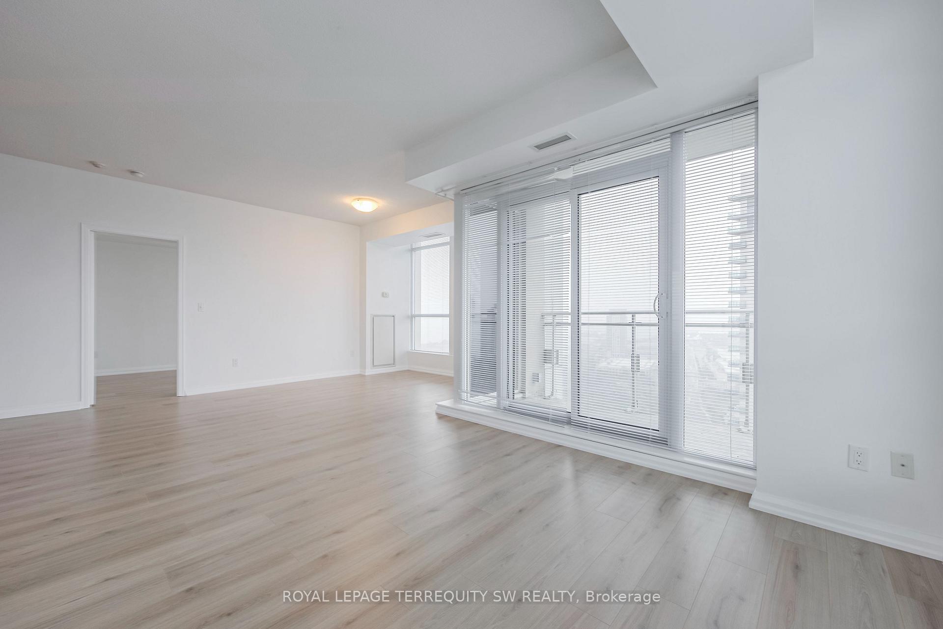 3 Bedrooms Condo at 628 Fleet, Toronto For sale