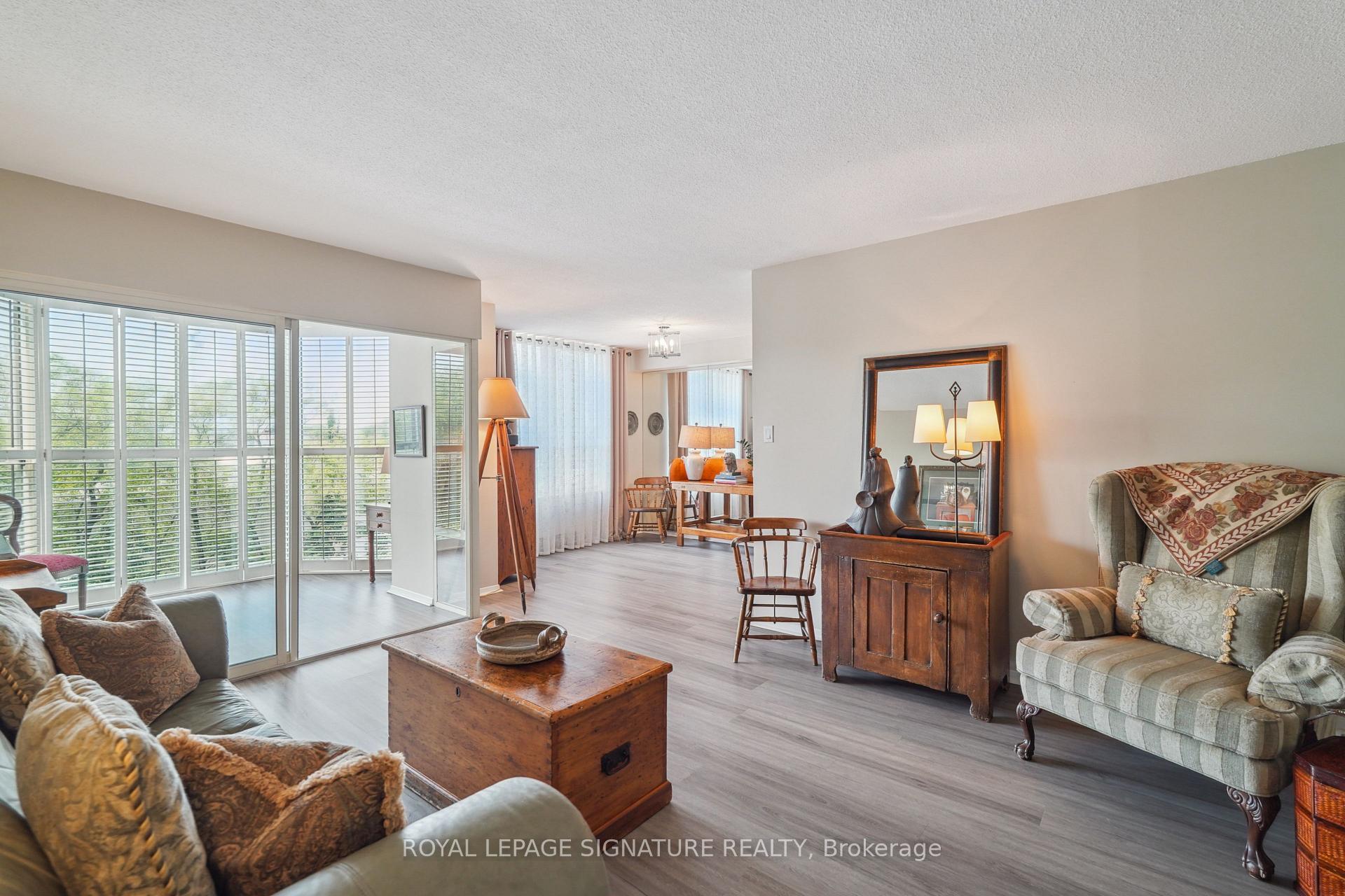 2 Bedrooms Condo at 271 Ridley, Toronto For sale