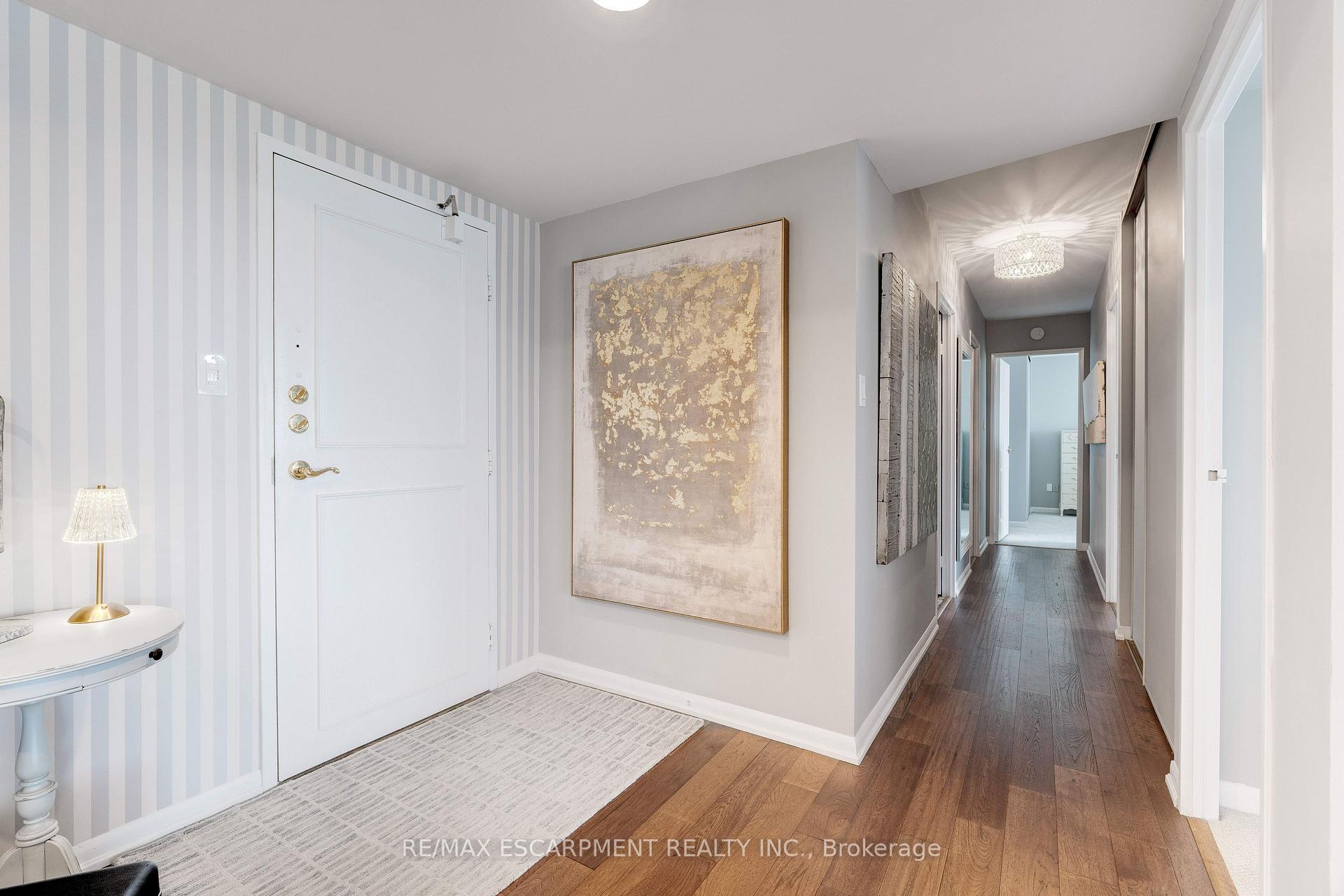 3 Bedrooms Condo at 2175 Marine, Oakville For sale