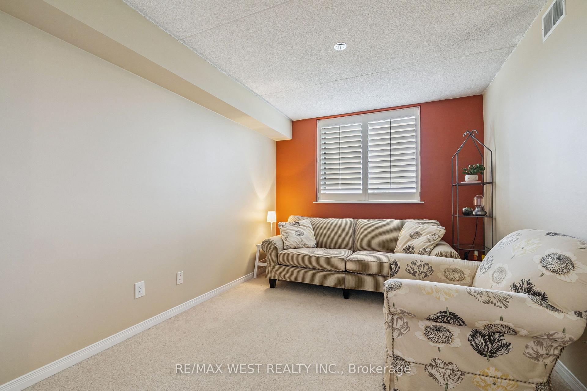 2 Bedrooms Condo at 3499 Upper Middle, Burlington For sale