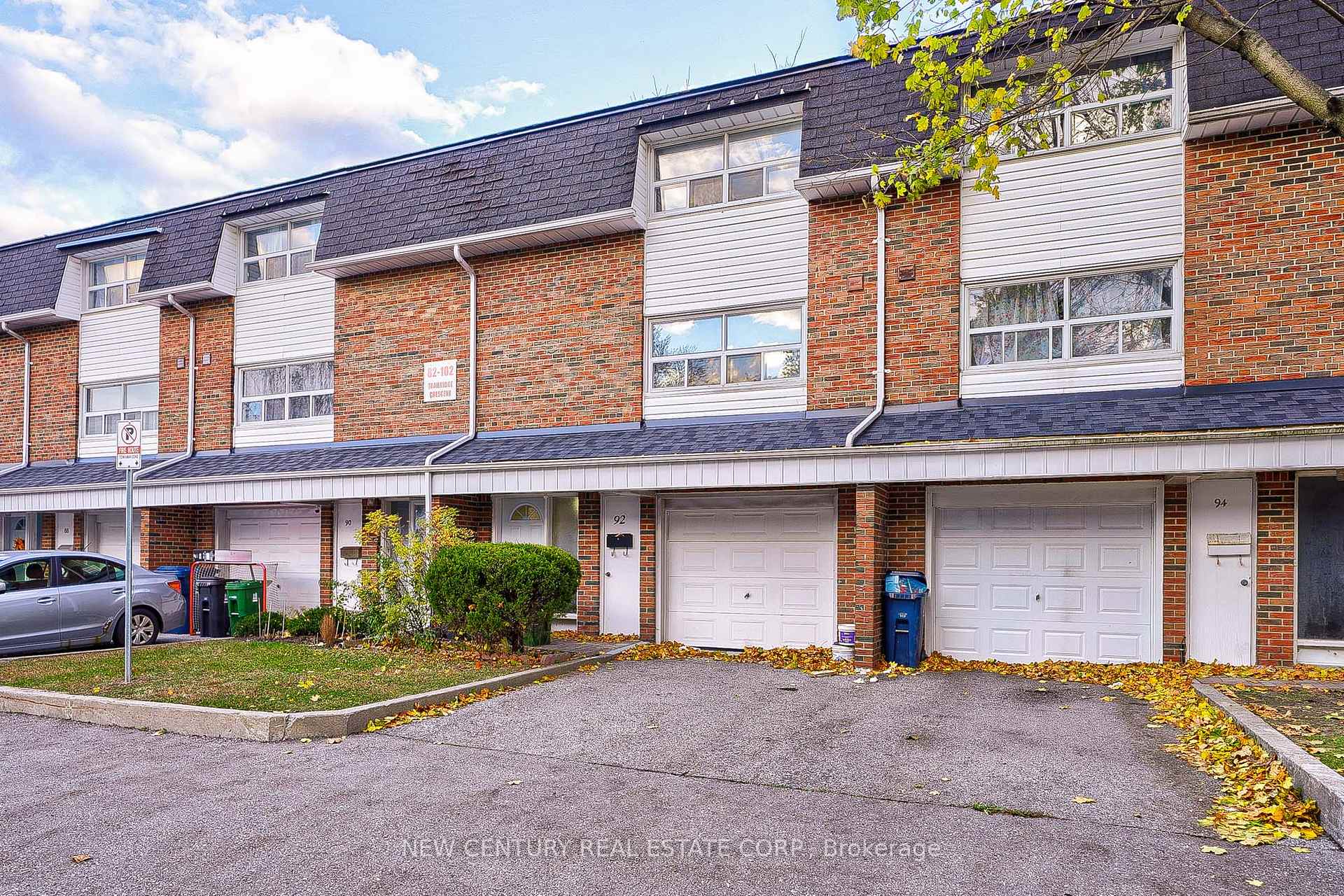 3 Bedrooms Condo at 92 Trailridge,  Toronto For sale