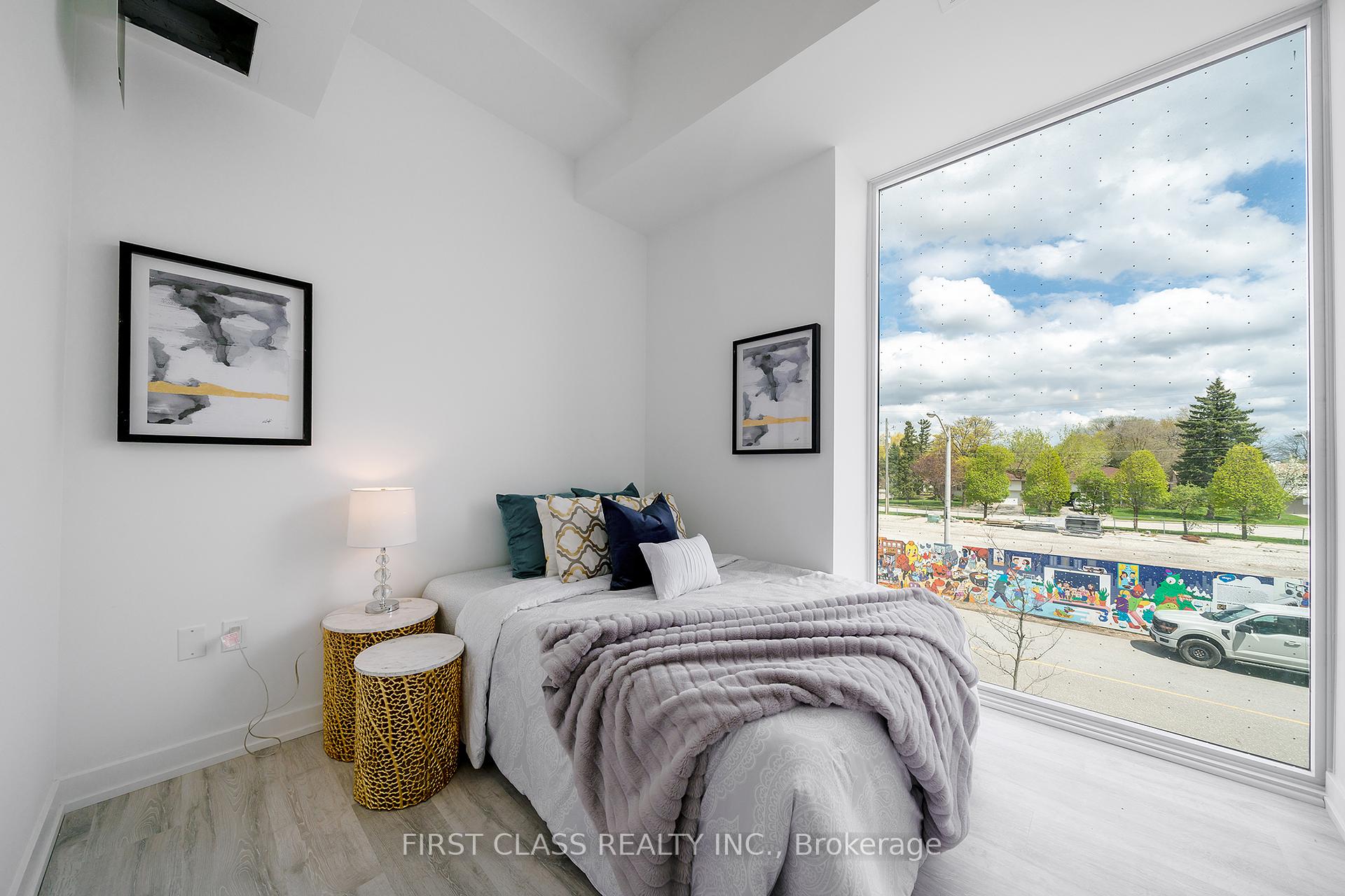 3 Bedrooms Condo at 8 Olympic Gdn, Toronto For sale