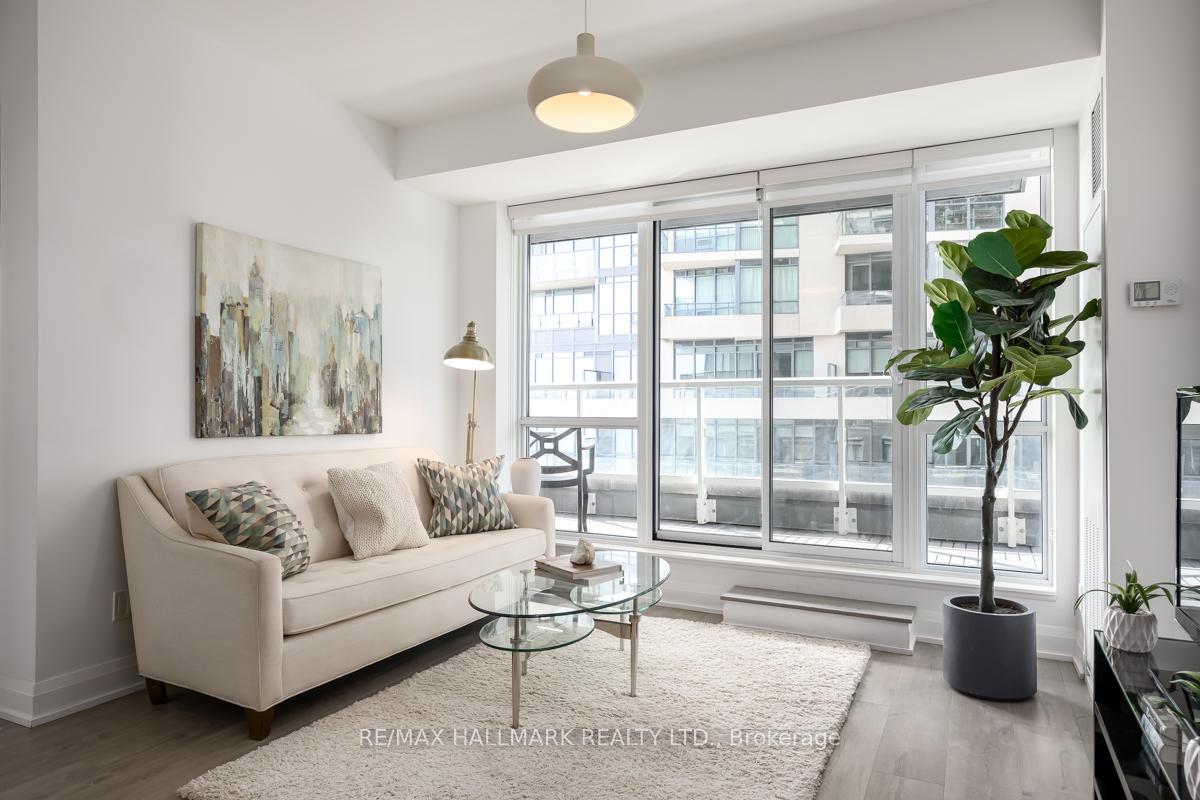 2 Bedrooms Condo at 110 Marine Parade, Toronto For sale