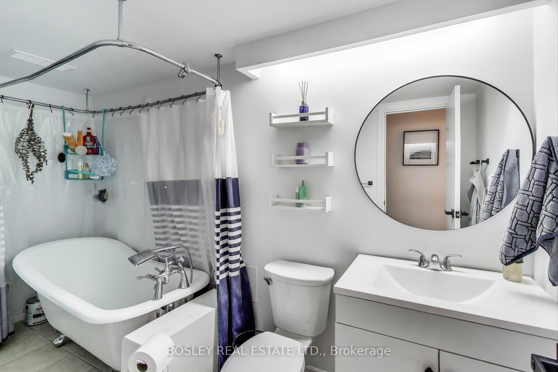 2 Bedrooms Condo at 10 Parkway Forest, Toronto For sale