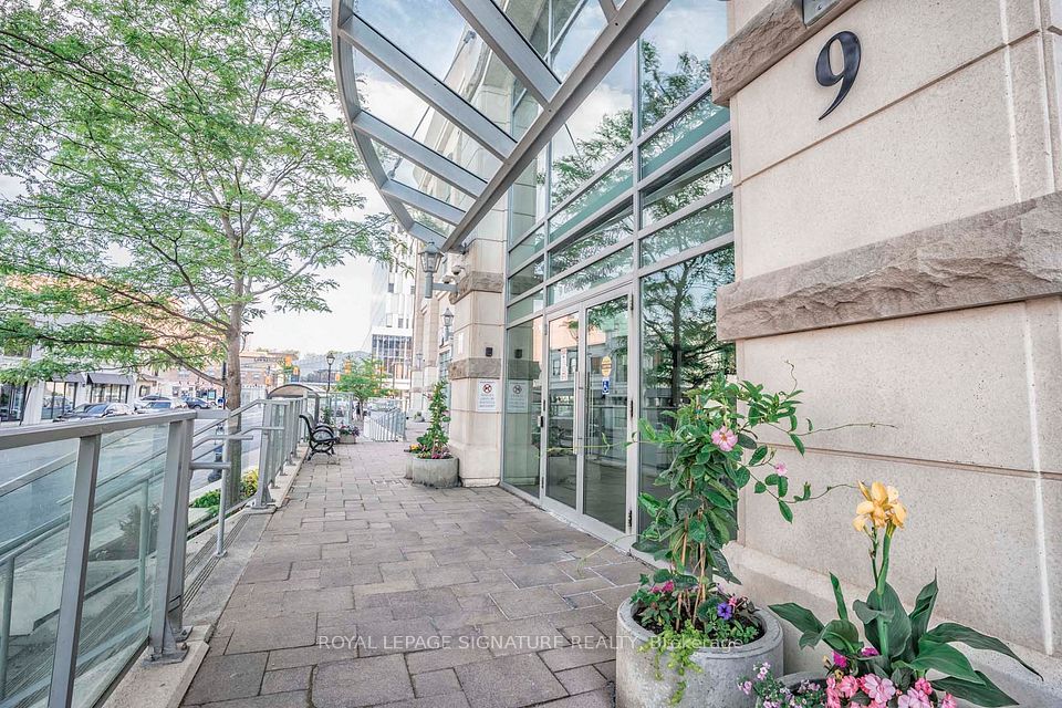 #612 - 9 George Street, Brampton, ON L6X 0T6