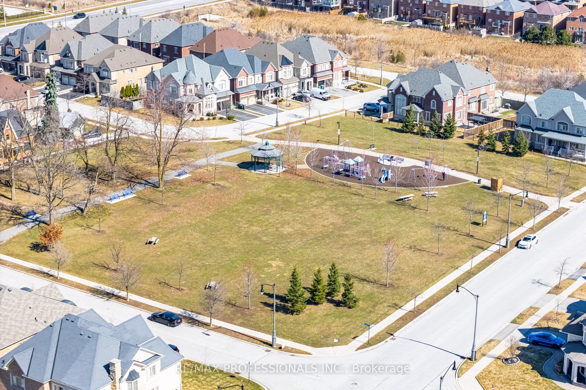35 Lampman Crescent