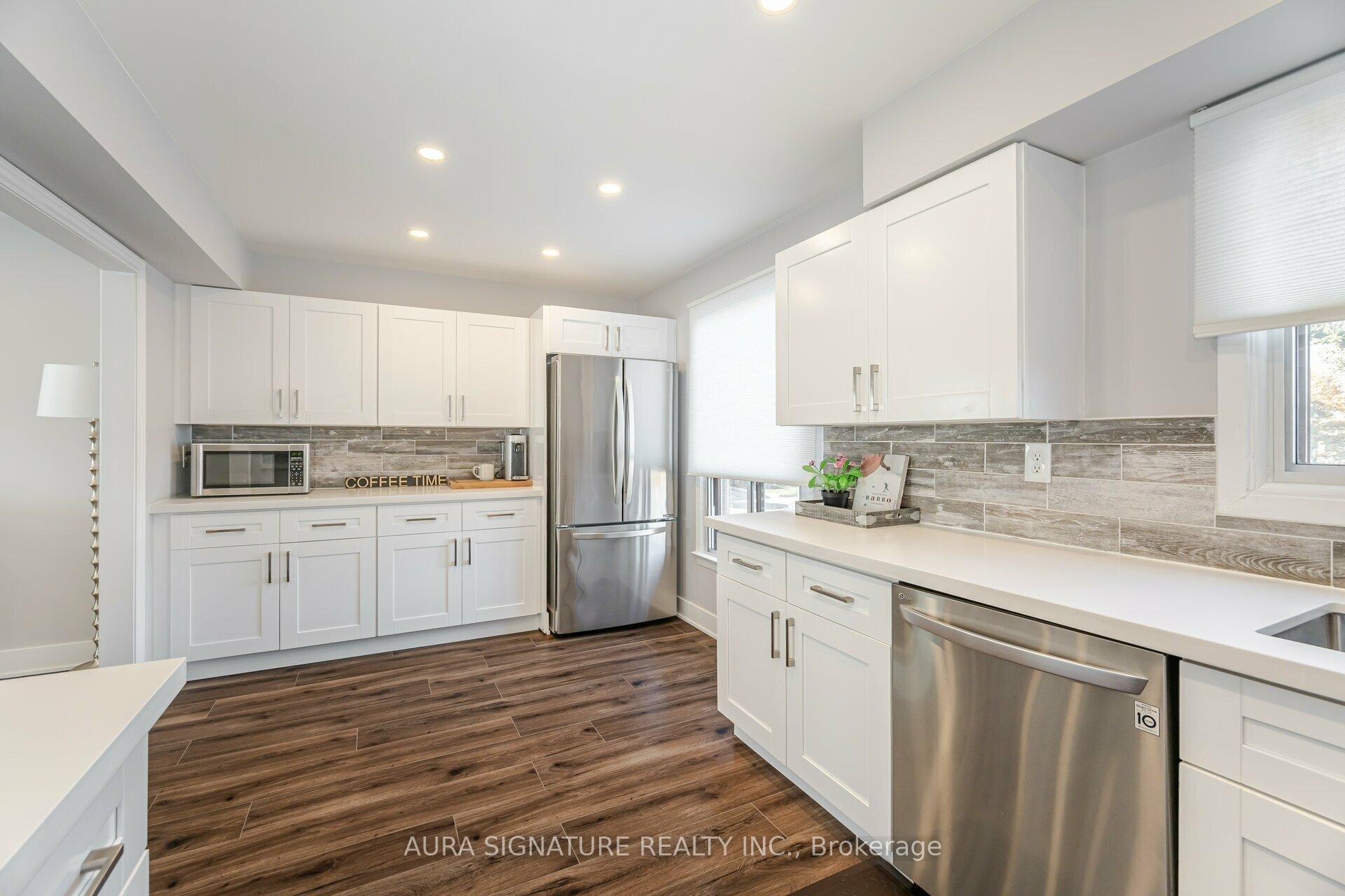 3 Bedrooms Condo at 88 Rainbow, Vaughan For sale