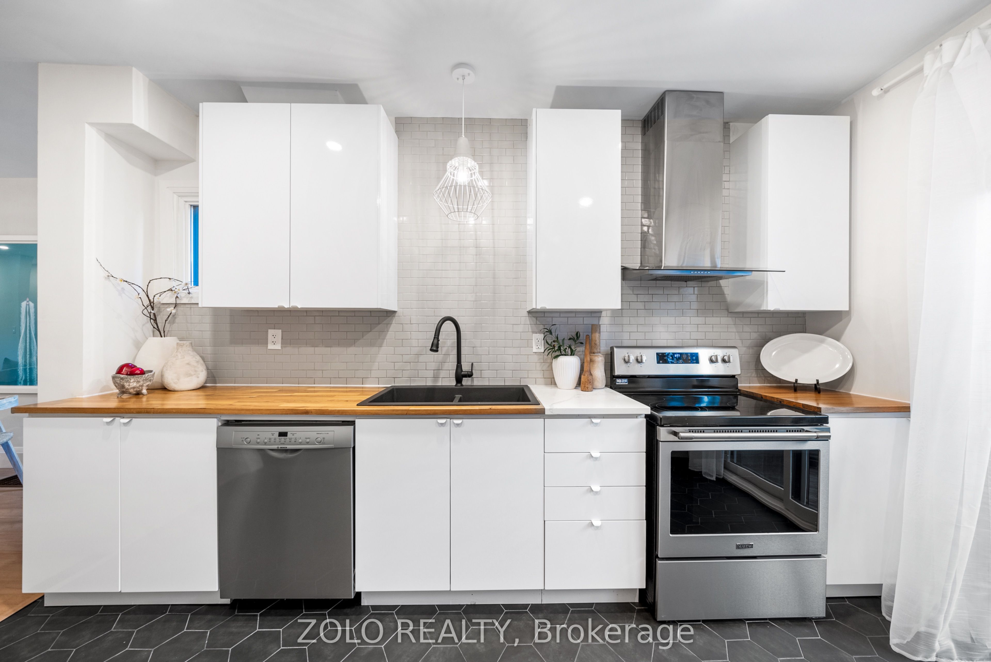 82 Bellwoods Avenue
