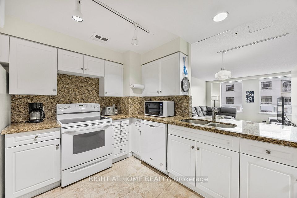 #53 - 74 Ross Street, Barrie, ON L4N 1G3