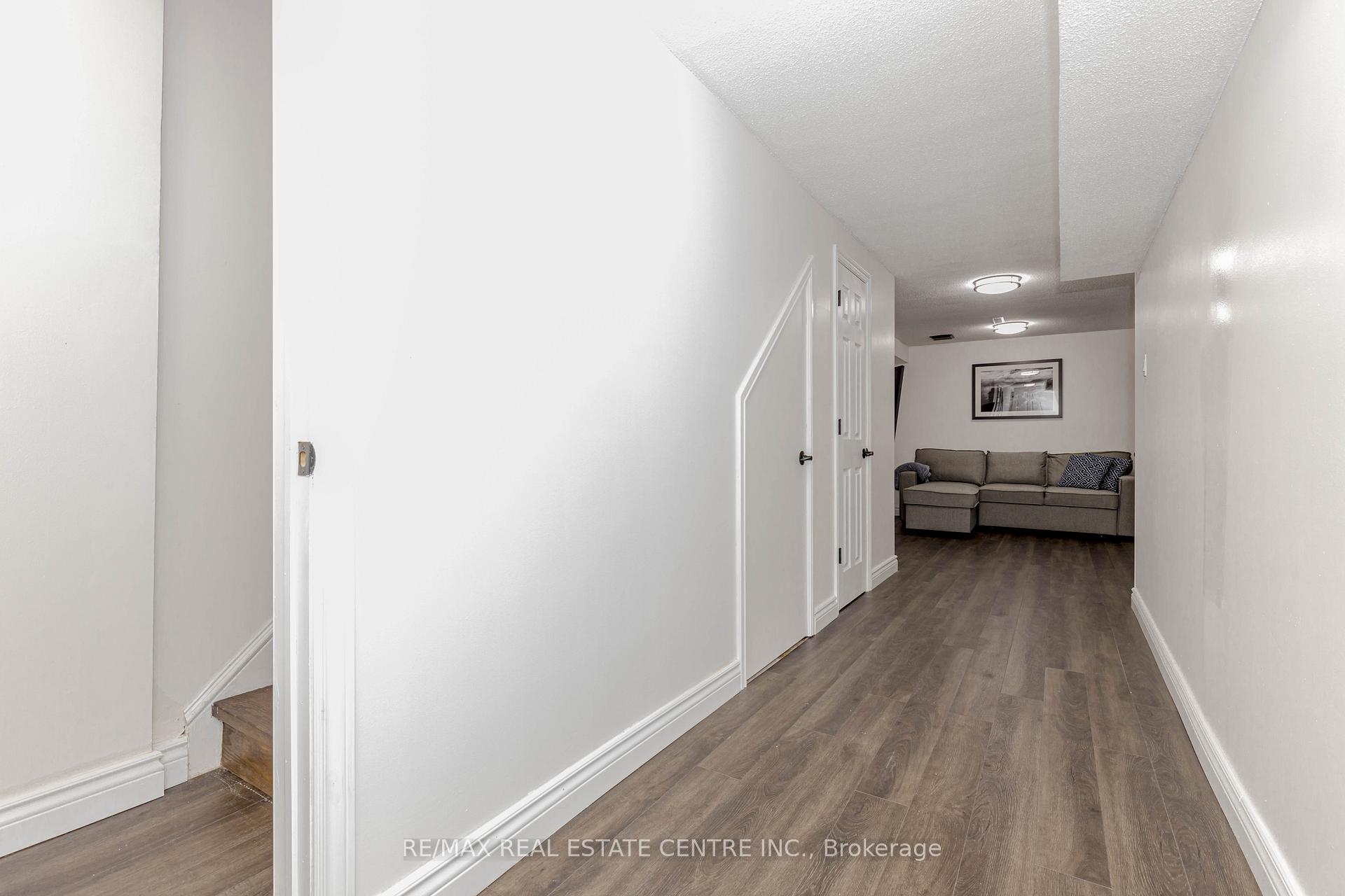 3 Bedrooms Condo at 1526 Lancaster,  Oakville For sale