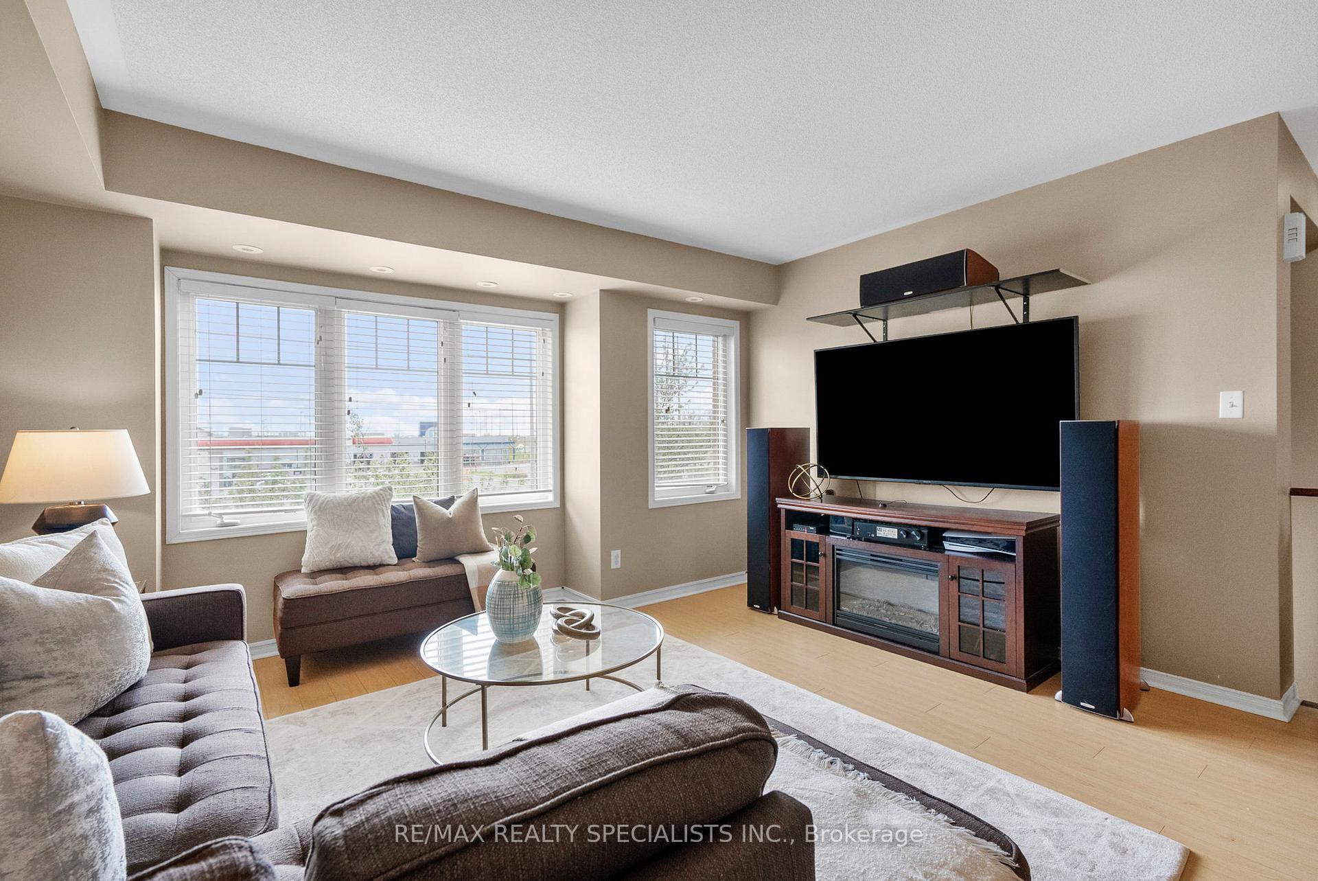 2 Bedrooms Condo at 3985 Eglinton, Mississauga For sale