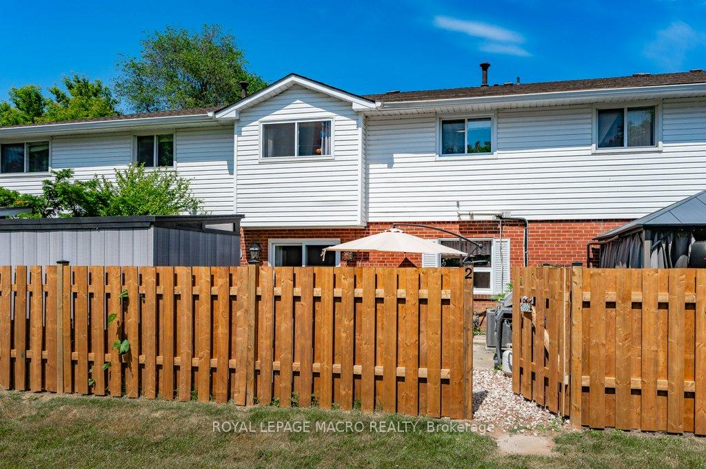 2 Bedrooms Condo at 483 Claridge, Burlington For sale