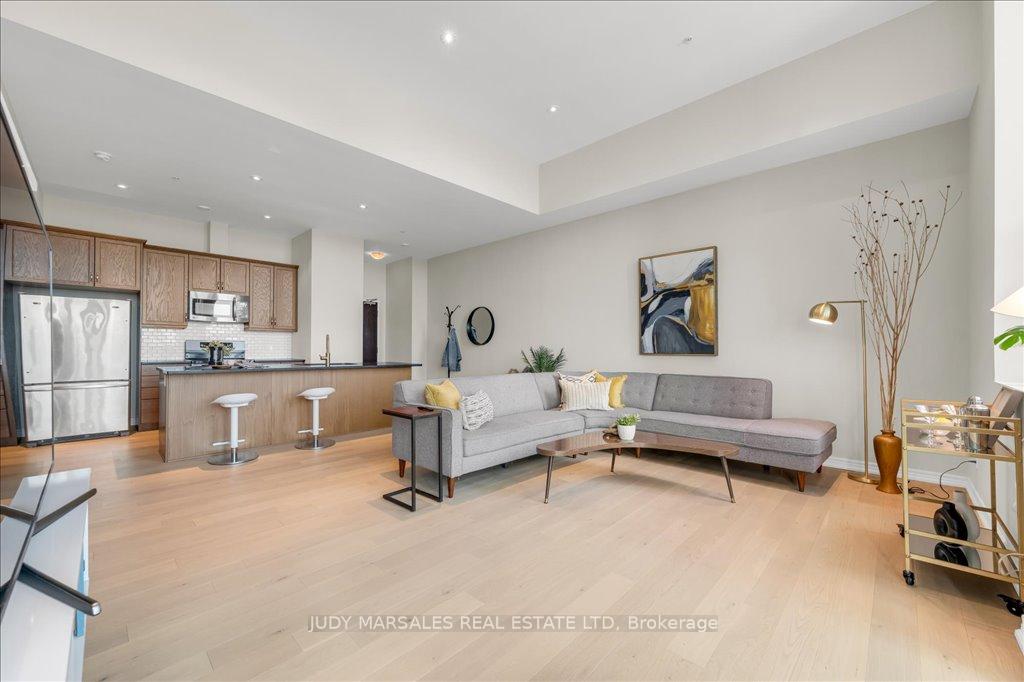 2 Bedrooms Condo at 50 Murray, Hamilton For sale