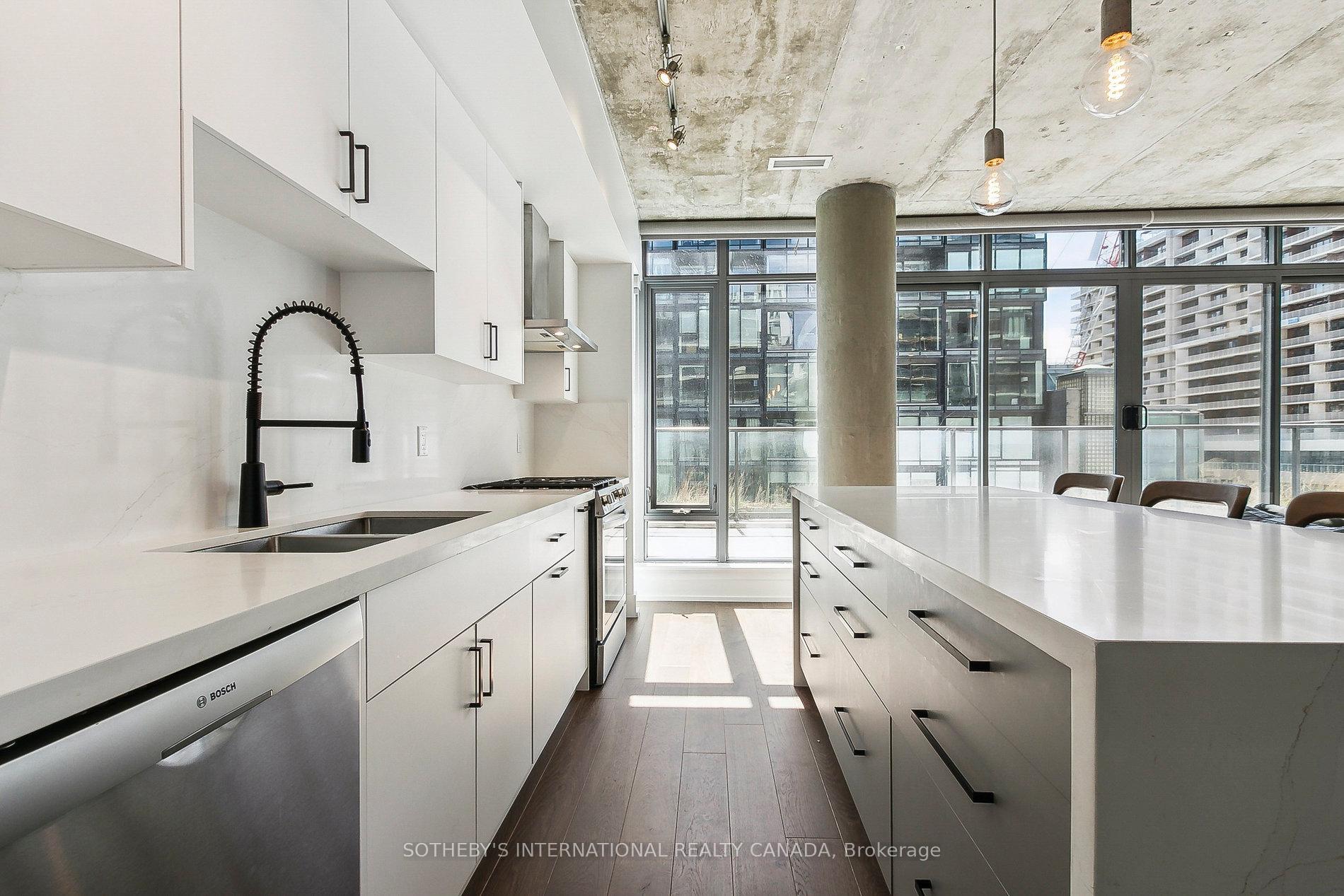 2 Bedrooms Condo at 650 King, Toronto For sale