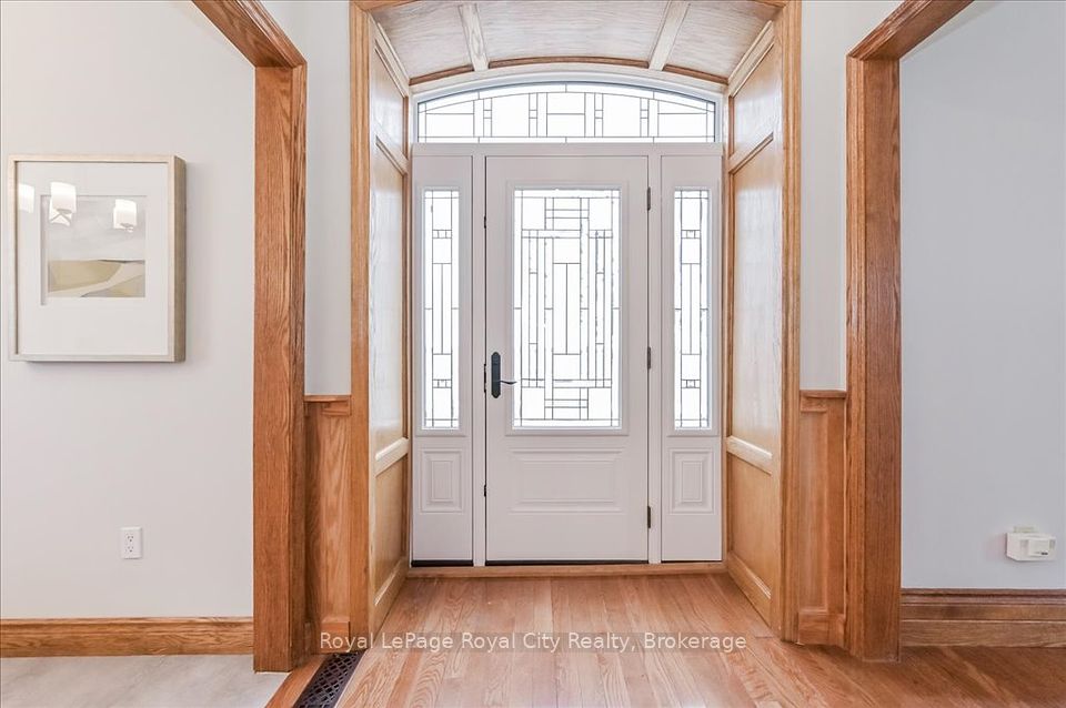 8108 WELLINGTON RD 22 ; MLS ID: X12043541