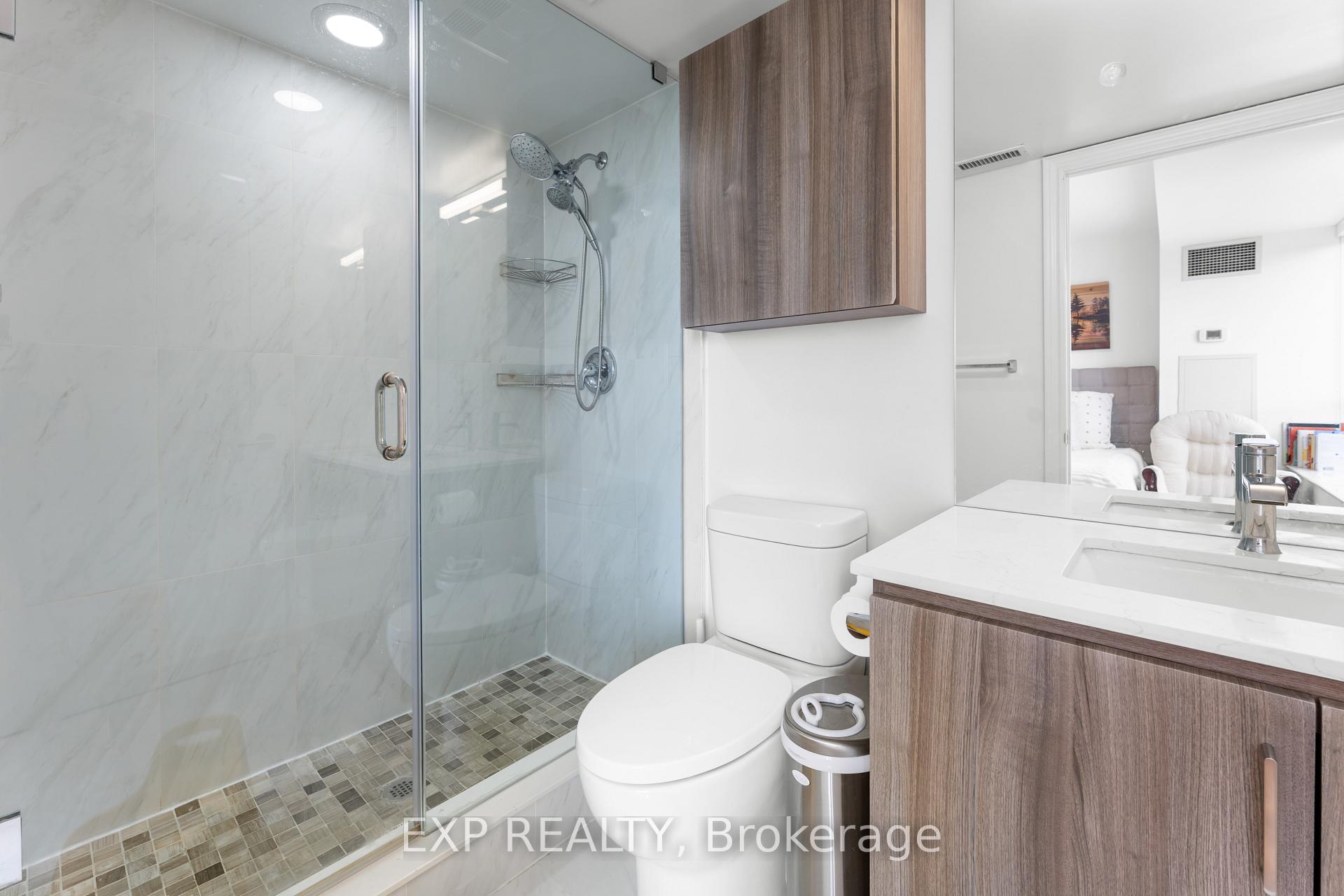 3 Bedrooms Condo at 2 Clairtrell, Toronto For sale