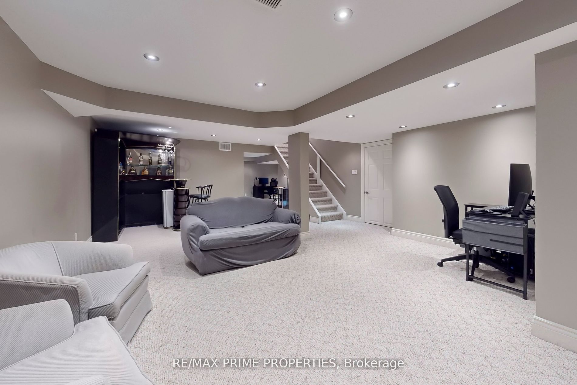 32 KENNETT Drive