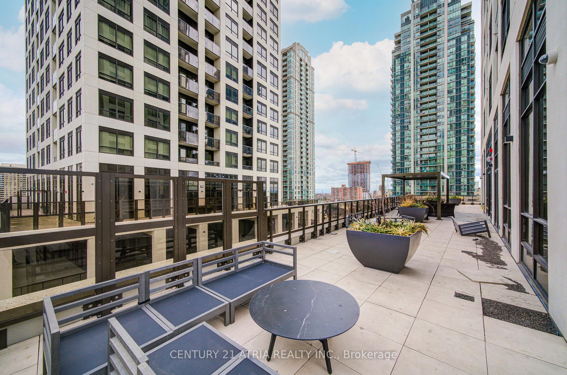 2 Bedrooms Condo at 36 Elm,  Mississauga For sale