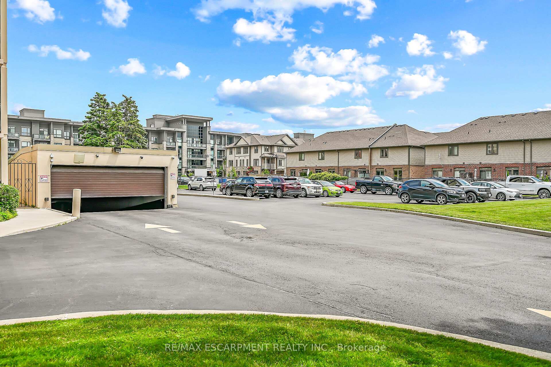 3 Bedrooms Condo at 301 Frances, Hamilton For sale