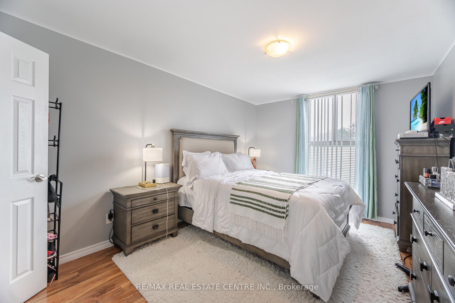 2 Bedrooms Condo at 2825 Islington, Toronto For sale