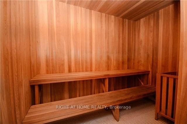 2 Bedrooms Condo at 3939 Duke Of York, Mississauga For sale