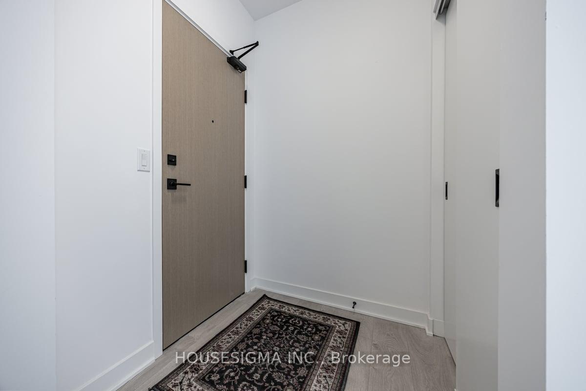 3 Bedrooms Condo at 36 Zorra,  Toronto For sale
