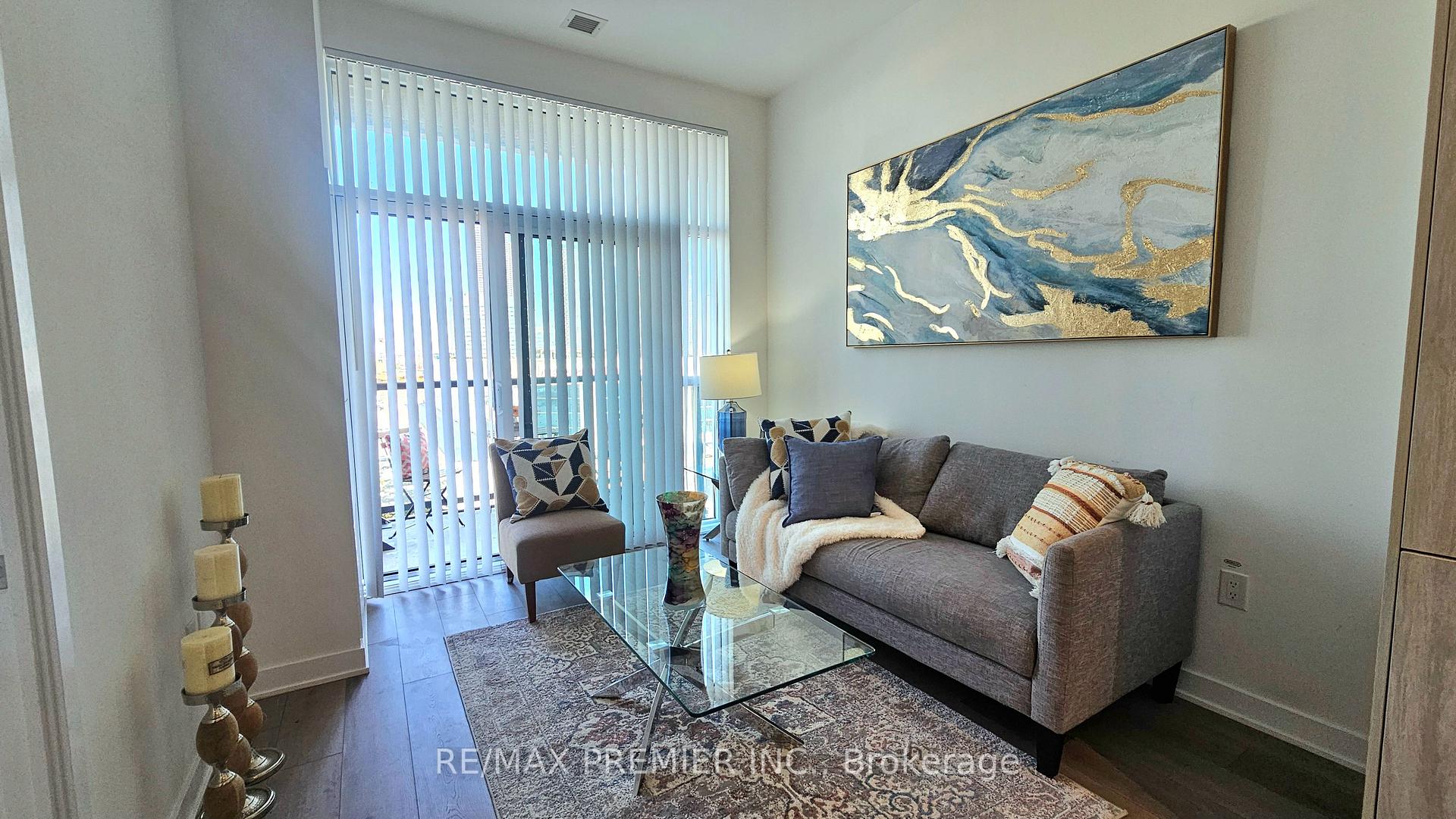 2 Bedrooms Condo at 10 Honeycrisp, Vaughan For sale