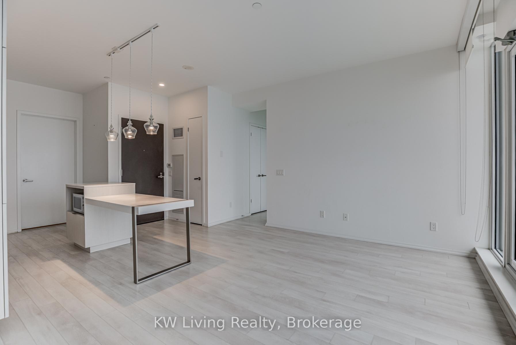 1 Bedroom Condo at 197 Yonge, Toronto For sale