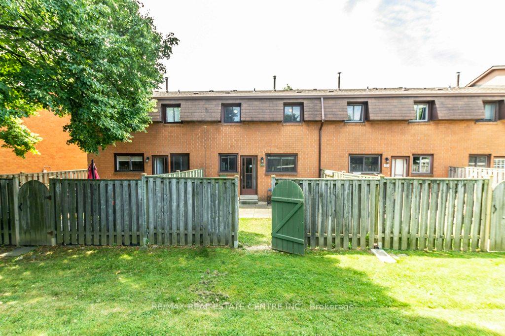 3 Bedrooms Condo at 444 Stone Church,  Hamilton For sale