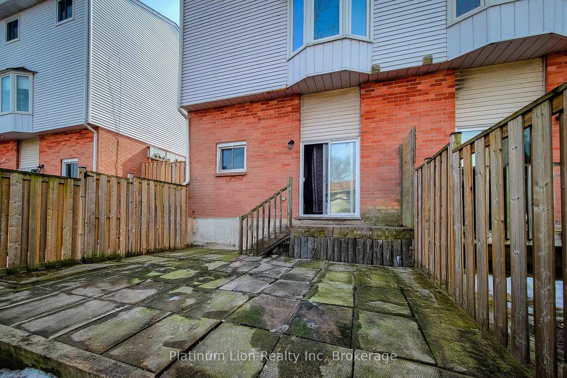 3 Bedrooms Condo at 1255 Upper Gage,  Hamilton For sale