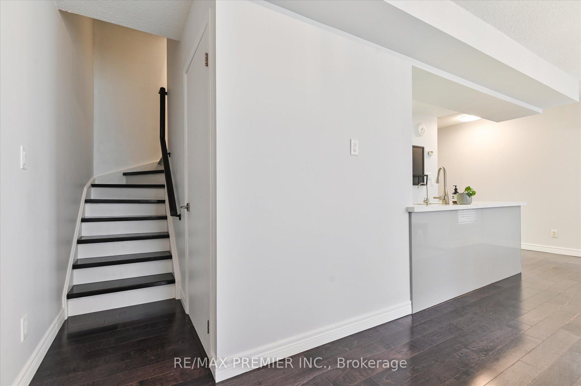 3 Bedrooms Condo at 3 Everson, Toronto For sale