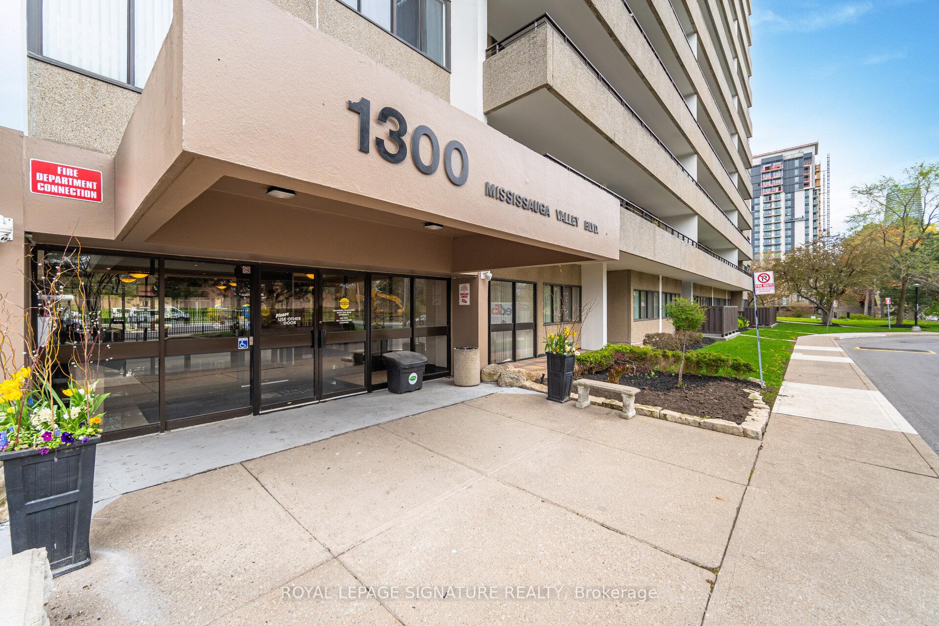 4 Bedrooms Condo at 1300 Mississauga Valley,  Mississauga For sale