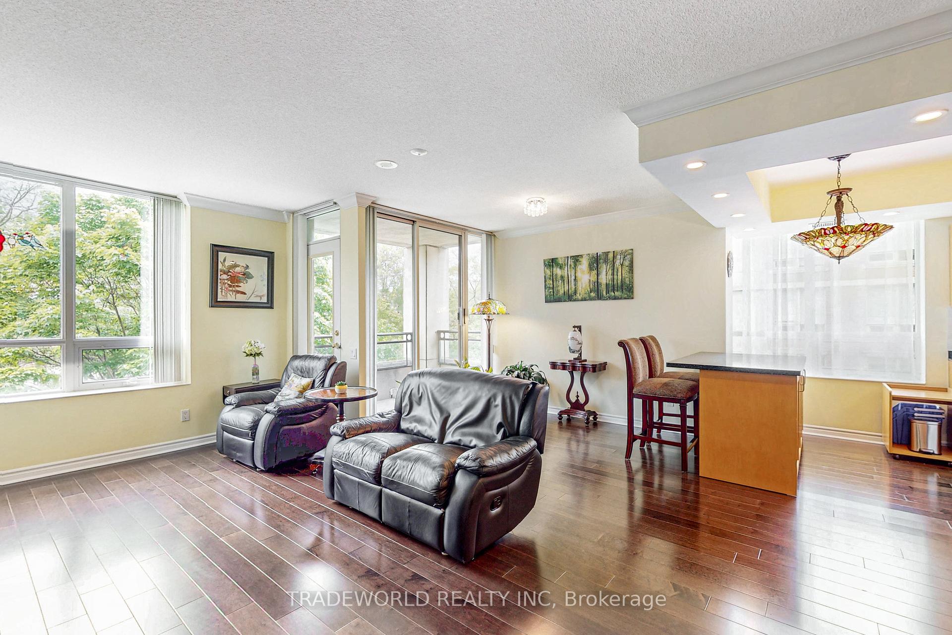 2 Bedrooms Condo at 18 William Carson, Toronto For sale