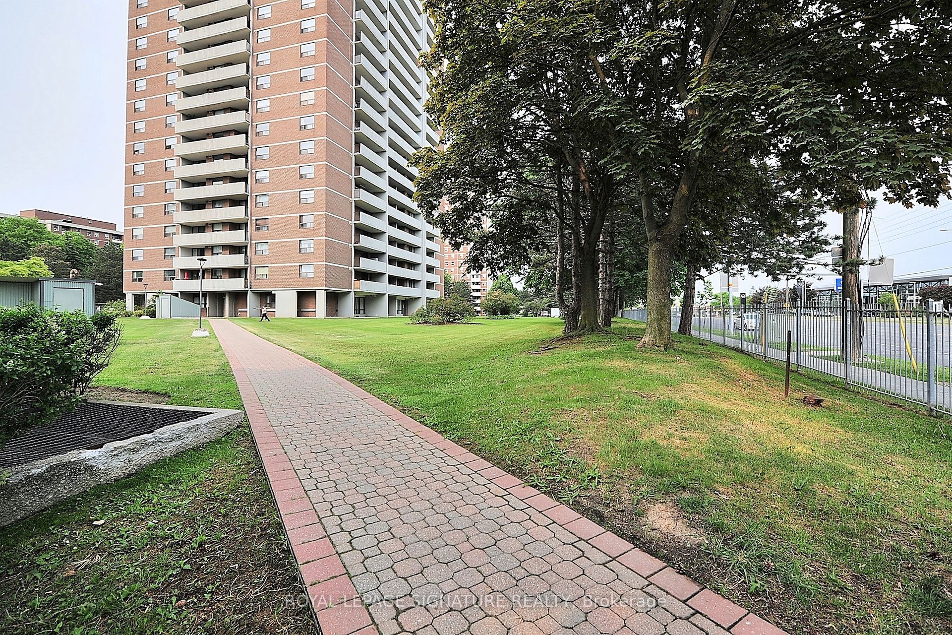 10 Tangreen Court, #702