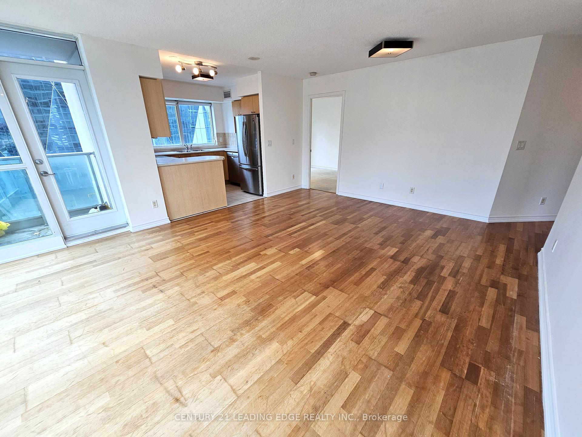 2 Bedrooms Condo at 18 Yonge, Toronto For sale
