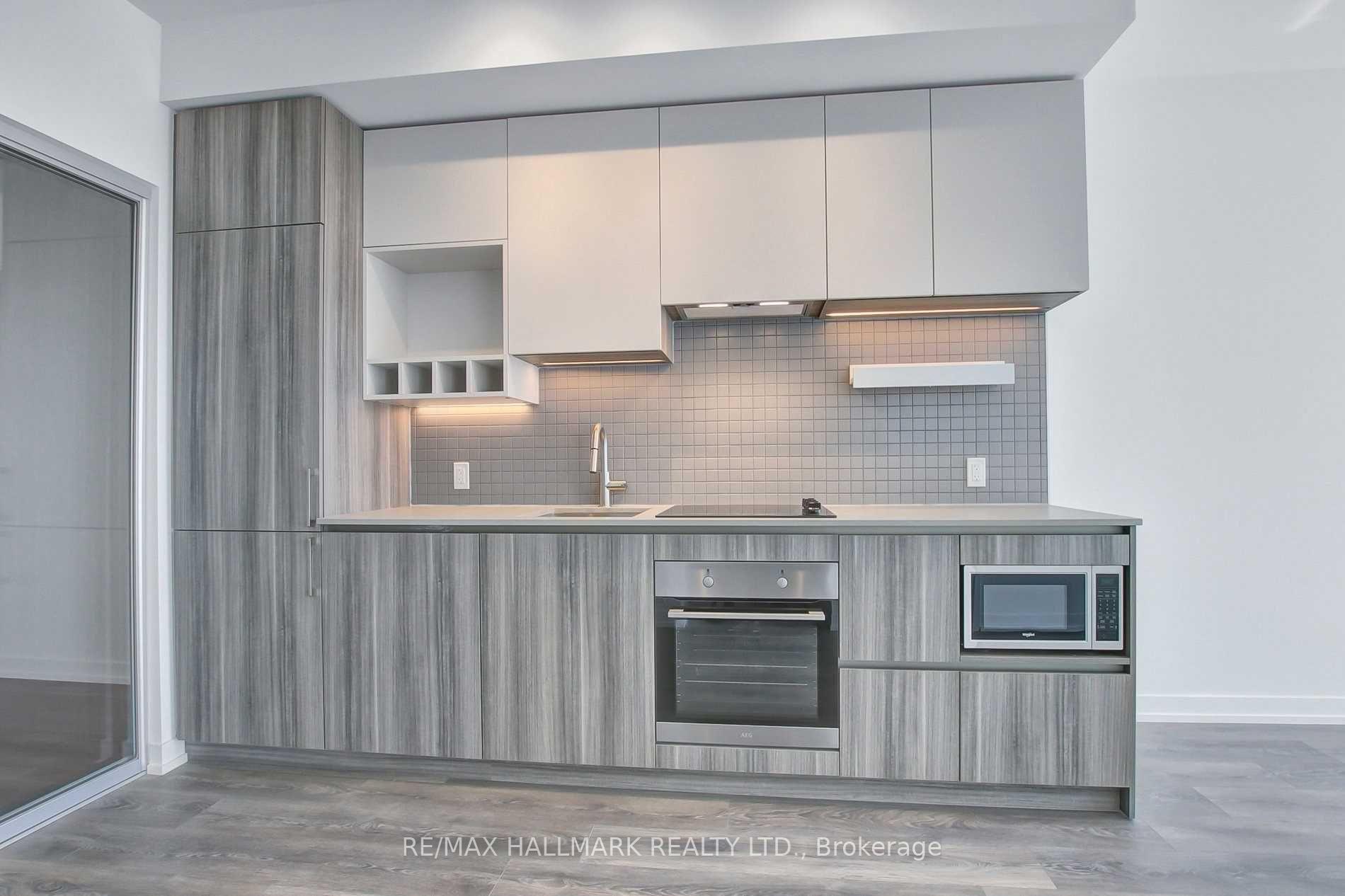 3 Bedrooms Condo at 898 Portage, Vaughan For sale