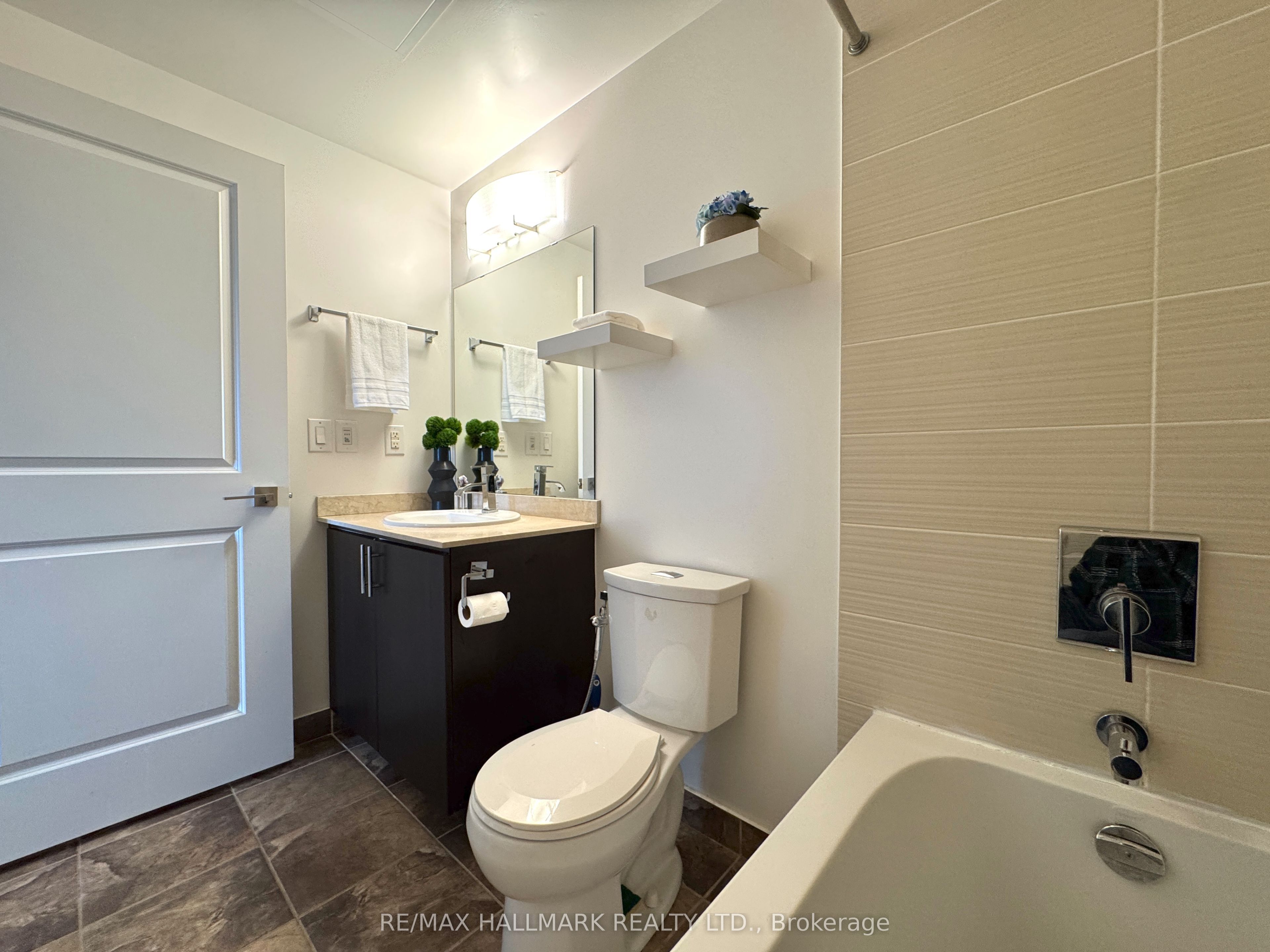 7161 Yonge Street, #2135