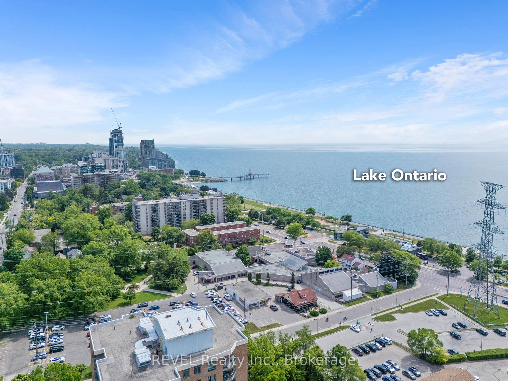 2 Bedrooms Condo at 442 Maple, Burlington For sale