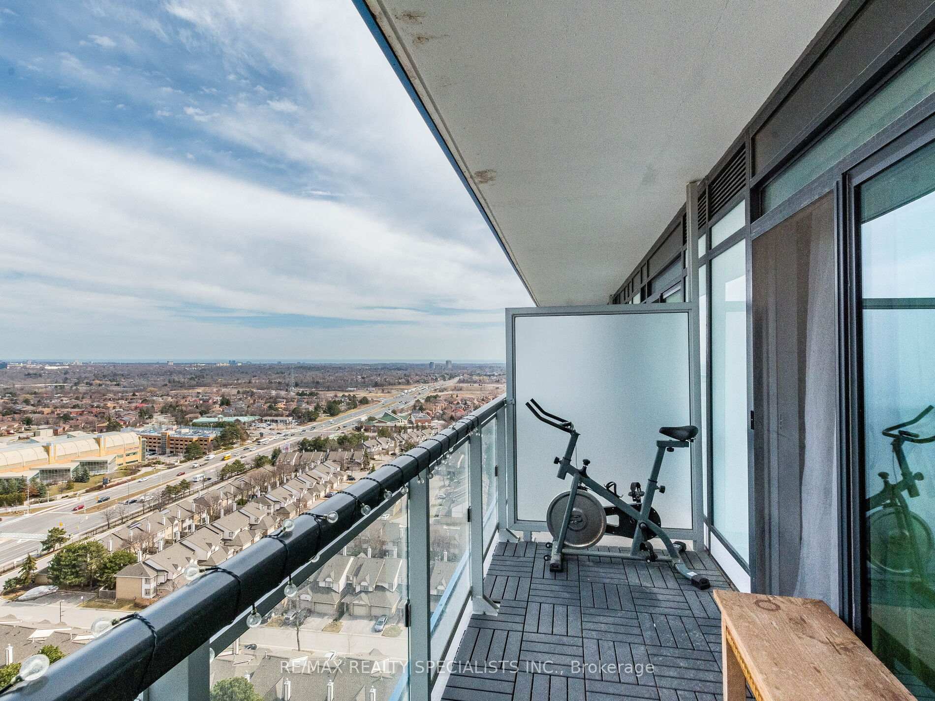 2 Bedrooms Condo at 2560 Eglinton, Mississauga For sale