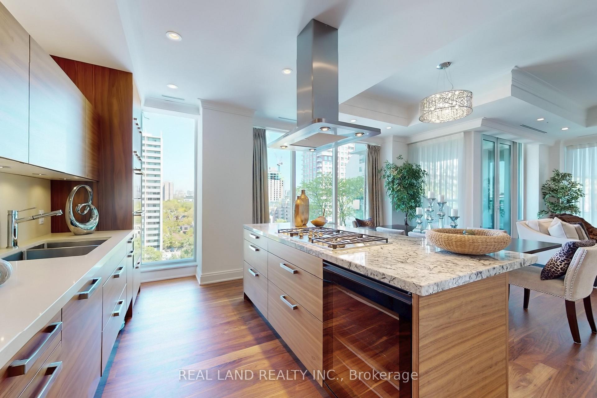 2 Bedrooms Condo at 206 Bloor, Toronto For sale