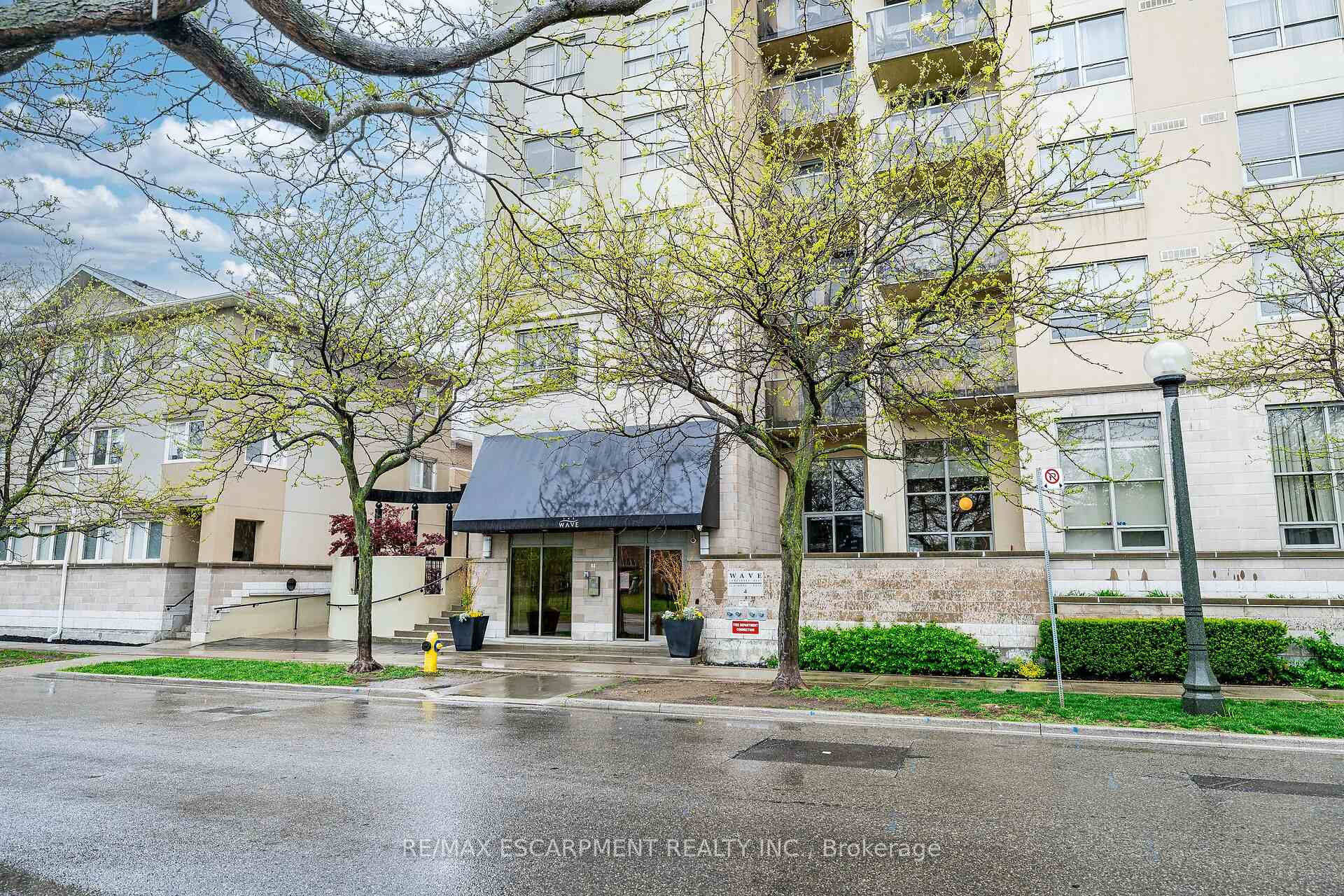 2 Bedrooms Condo at 4 Elsinore, Toronto For sale