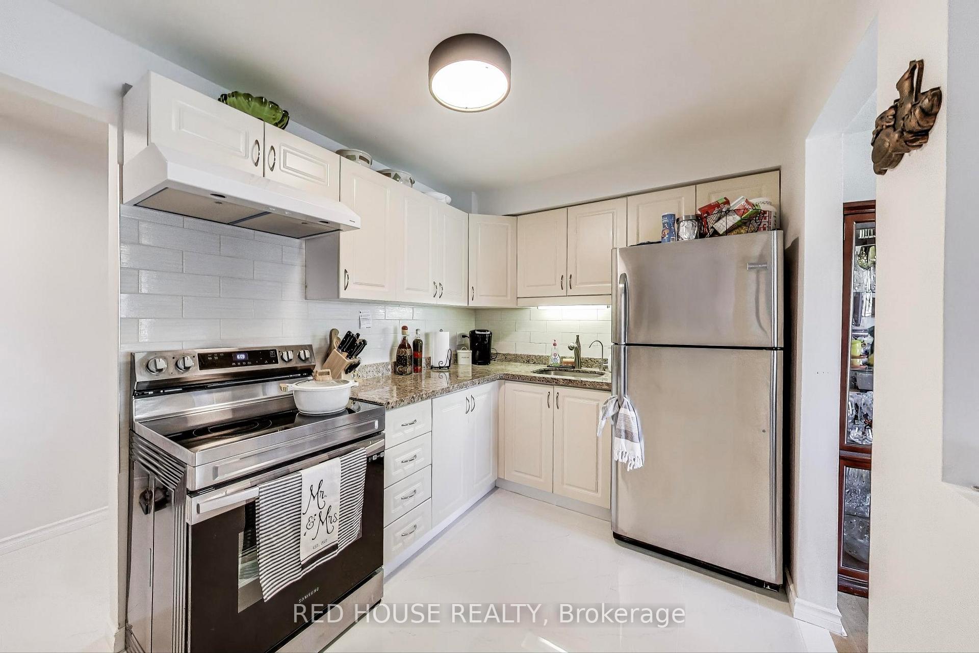 4 Bedrooms Condo at 3510 South Millway, Mississauga For sale