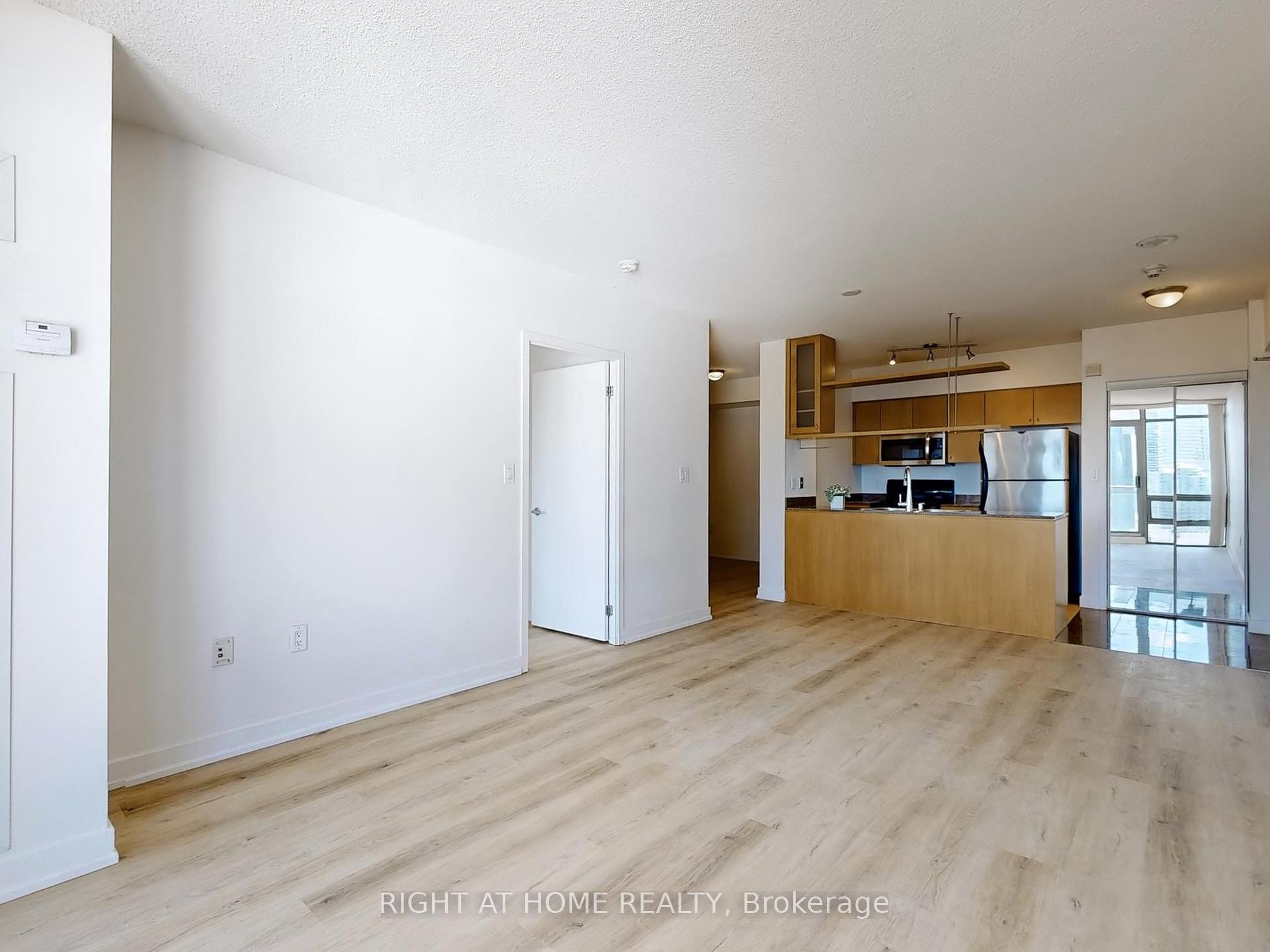 2 Bedrooms Condo at 5 Mariner, Toronto For sale