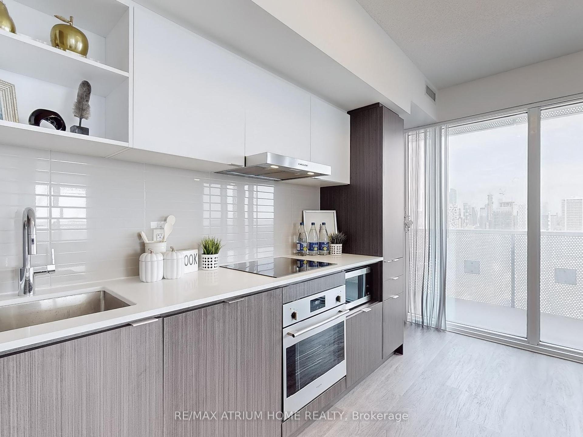 2 Bedrooms Condo at 55 Cooper, Toronto For sale