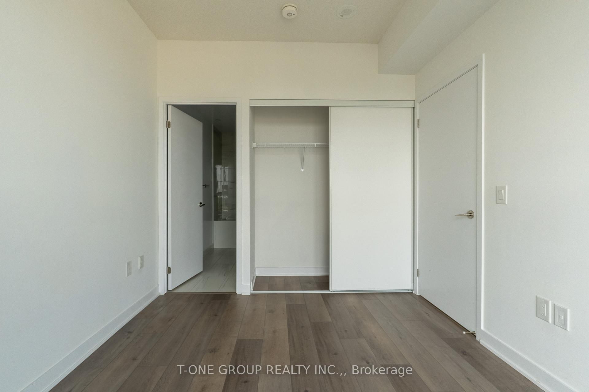 2 Bedrooms Condo at 10 Honeycrisp, Vaughan For sale