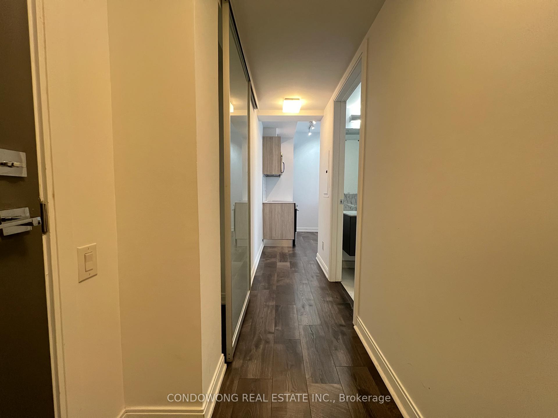 2 Bedrooms Condo at 42 Charles, Toronto For sale