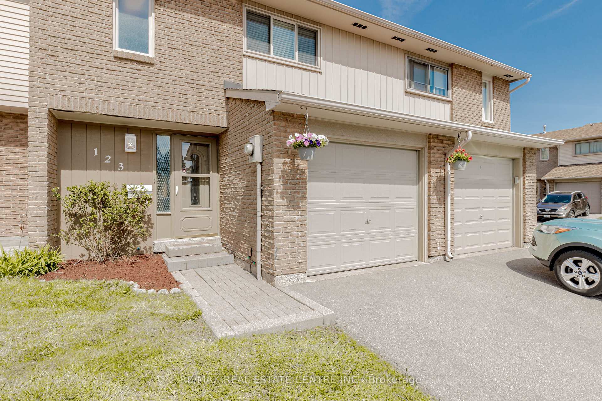 3 Bedrooms Condo at 1526 Lancaster,  Oakville For sale