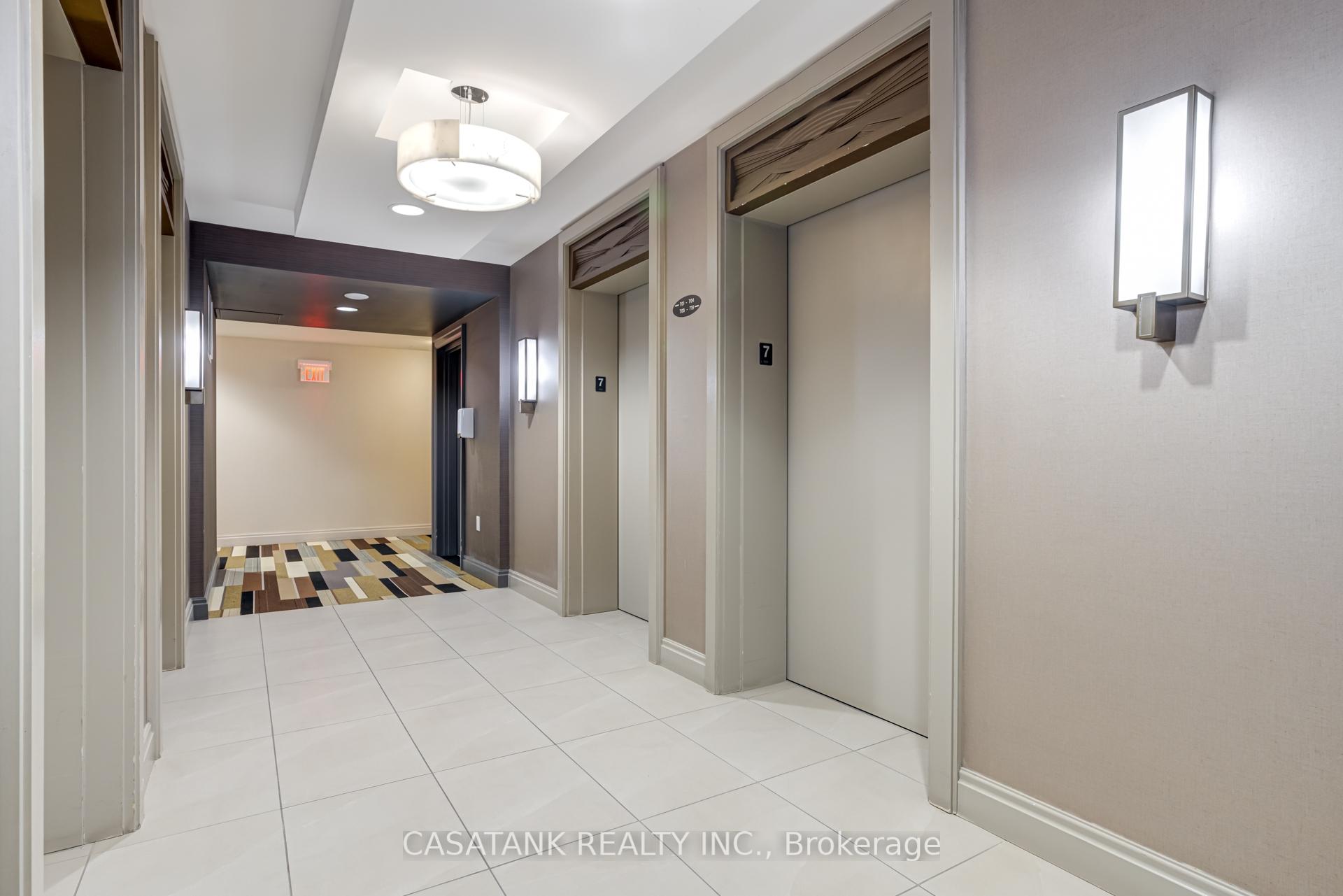 3 Bedrooms Condo at 385 Prince Of Wales, Mississauga For sale