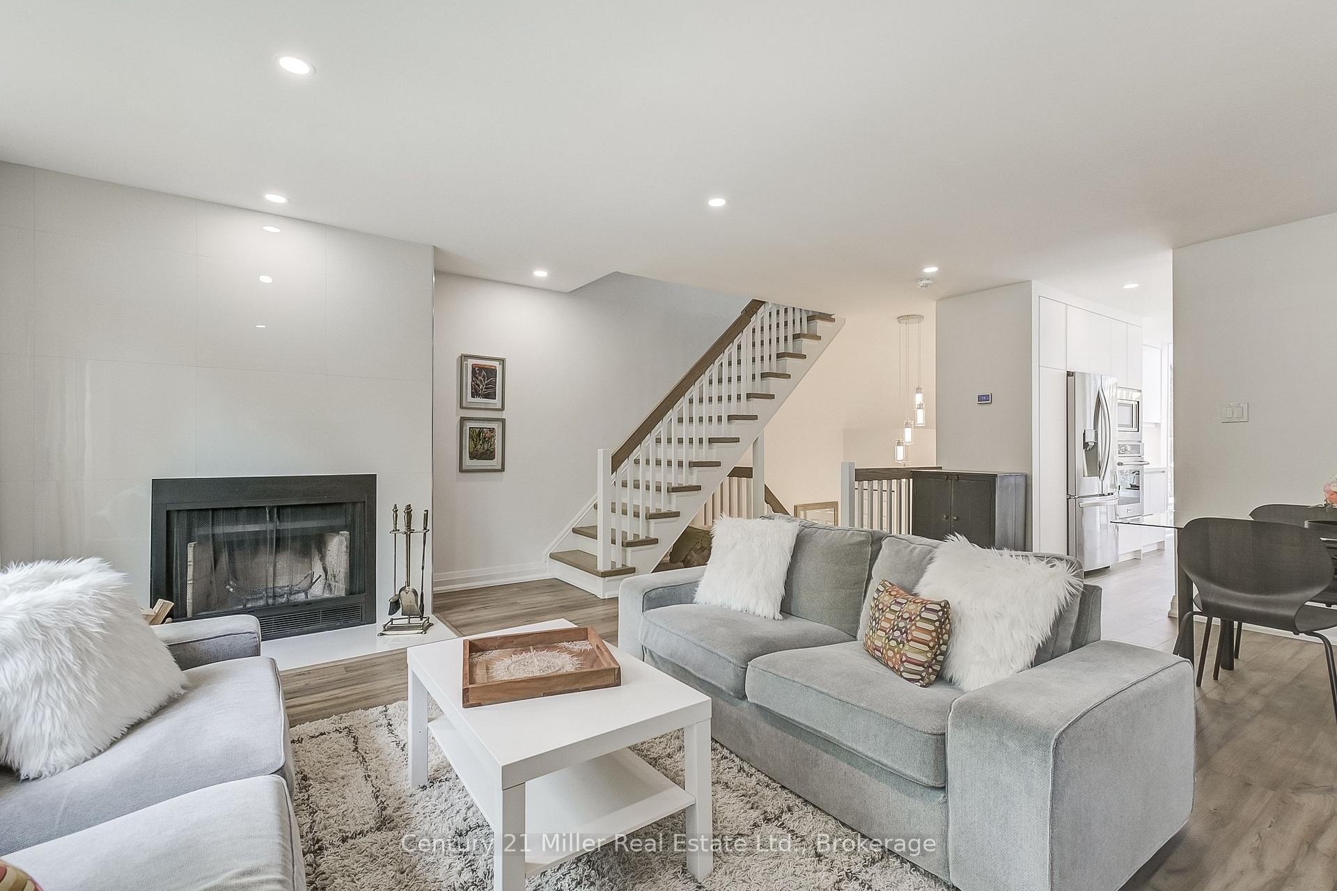 3 Bedrooms Condo at 1120 Queens, Oakville For sale
