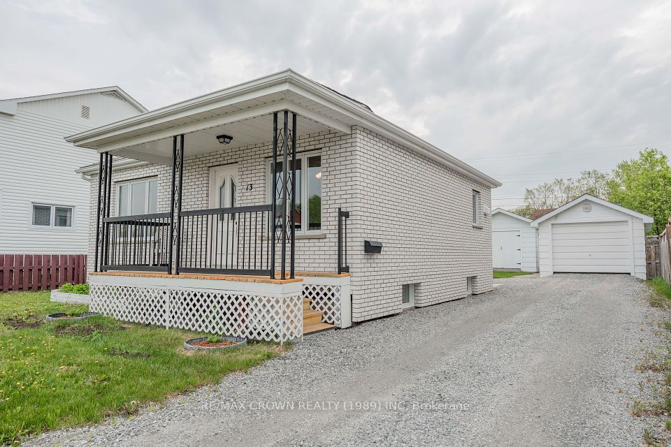 13 Pine Crescent
